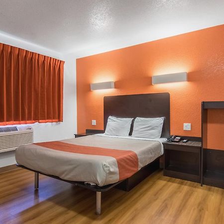Motel 6 Bakersfield Exteriör bild