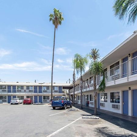 Motel 6 Bakersfield Exteriör bild