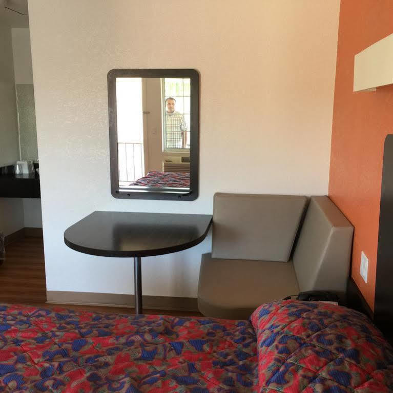 Motel 6 Bakersfield Exteriör bild