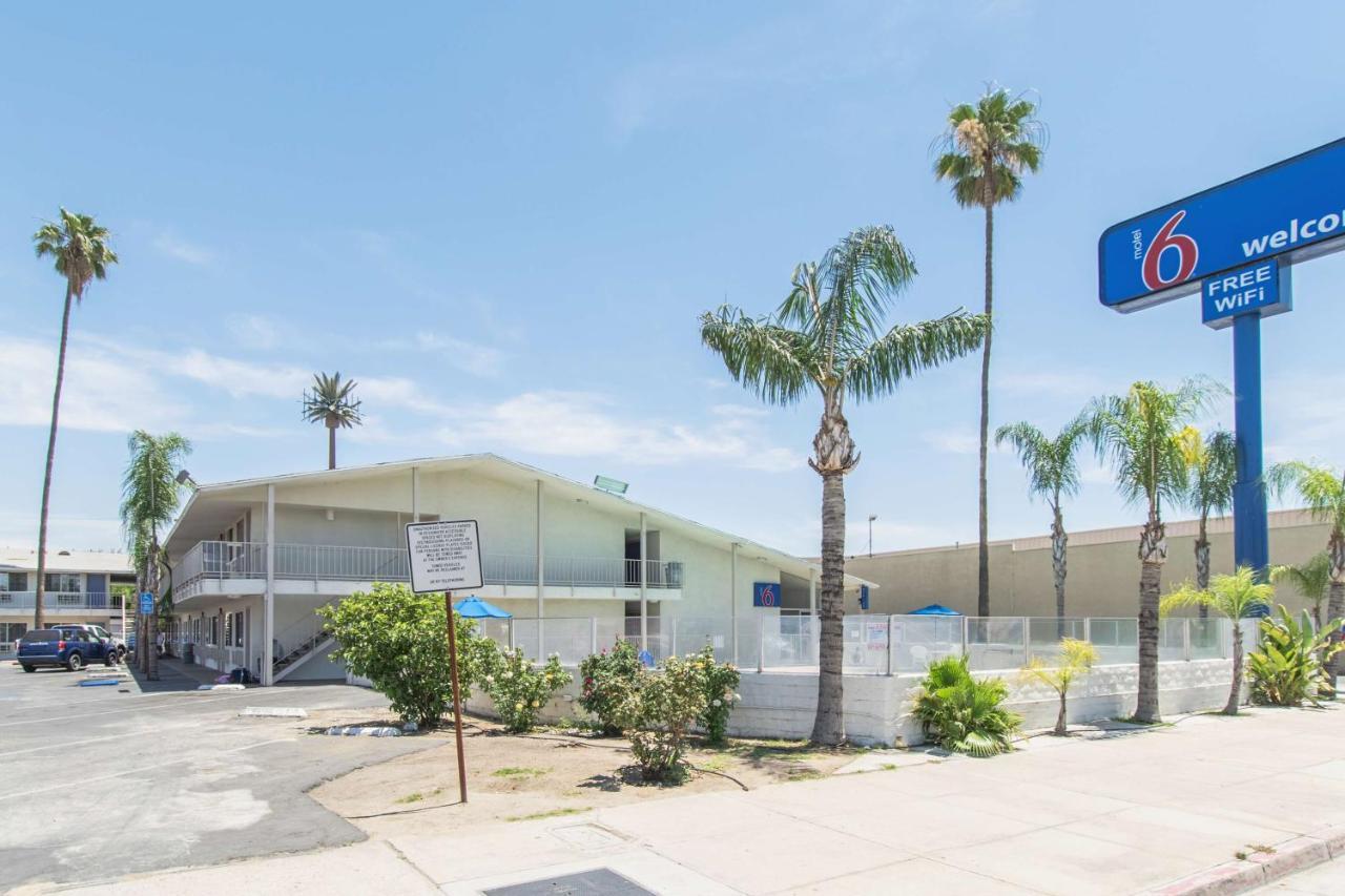 Motel 6 Bakersfield Exteriör bild