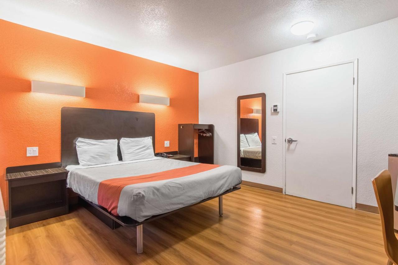 Motel 6 Bakersfield Exteriör bild