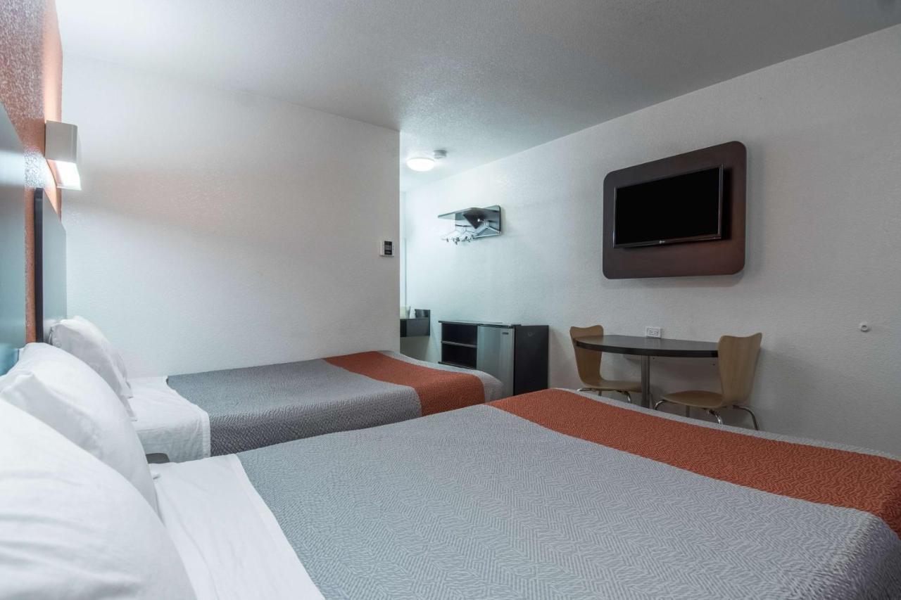 Motel 6 Bakersfield Exteriör bild