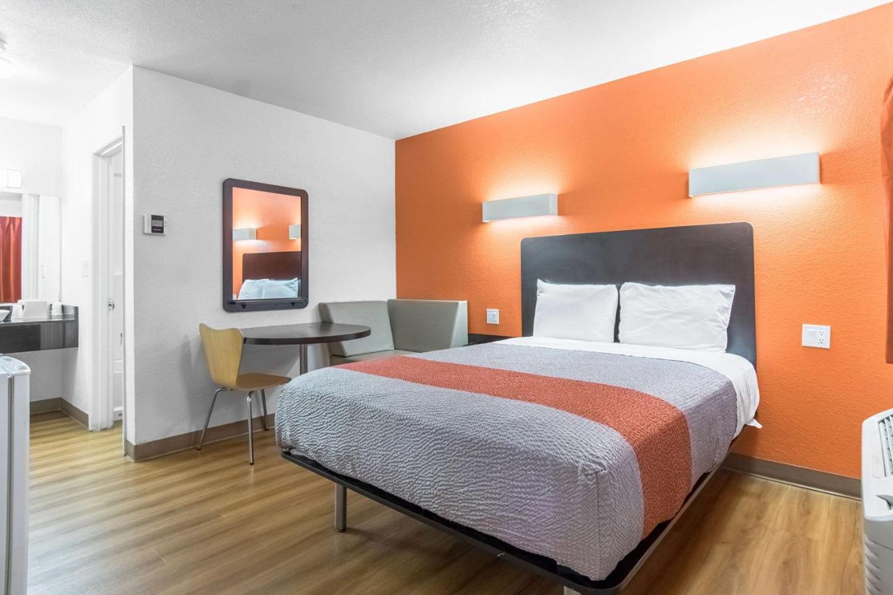 Motel 6 Bakersfield Exteriör bild