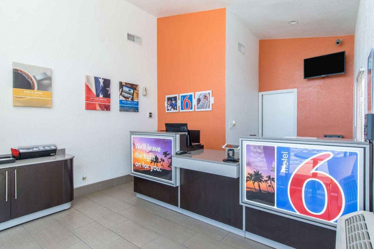 Motel 6 Bakersfield Exteriör bild