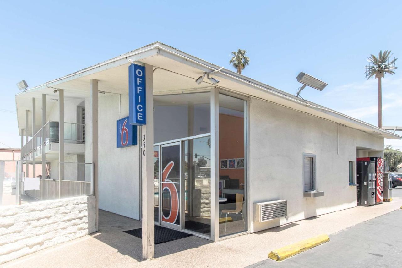 Motel 6 Bakersfield Exteriör bild