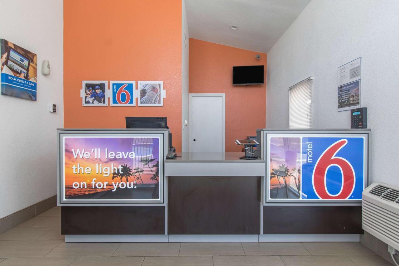 Motel 6 Bakersfield Exteriör bild
