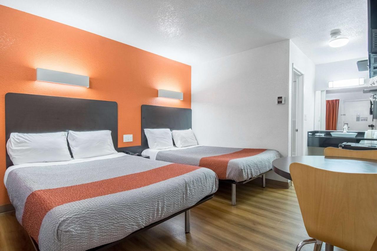 Motel 6 Bakersfield Exteriör bild